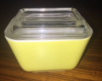 Pyrex Verde 501 refrigerator dish with lid