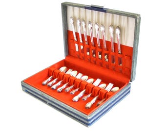 Wm Rogers Silverplate Flatware Set Moonlight / Lovelight / Royal Victorian, Complete Service for 8 in Silverware Chest