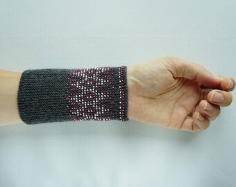 Grey, white, pink beaded wrist warmers/ knitted wristlets with beads / woollen cuffs –ready to ship