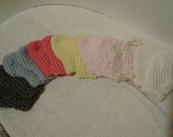 Crochet baby mittens. Other colors and sizes available. Sizes for 0-3months to 3-6months.