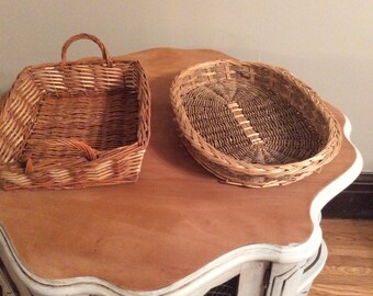 A set of 2 beautiful wicker trays