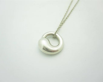Tiffany & Co. Elsa Peretti Small Sterling Silver Eternal Circle Pendant Necklace 16"