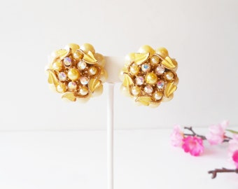 Vintage Earrings, Pearl and Rhinestone, Cluster Earrings, Costume Jewelry, Vintage 1960's Jewelry, Clip On Earrings