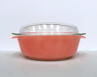 Agee/Crown Pyrex 'Rose' 3 pint Round Casserole
