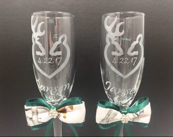Mr. and Mrs. Toasting Flutes, Personalized Wedding Toasting Glasses with Camo Satin Bows, Toasting Glasses, Etched Champagne Glasses