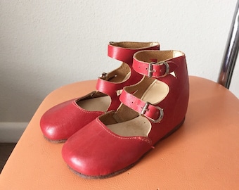 Vintage Leather Double Strap Mary Janes / 1940s 50s 40s Toddler Girl Red Leather Buckle Shoes 4 5