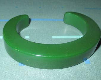 Vintage MOD Green Bakelite Chunky Cuff Bracelet