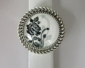 beautiful stylized rose ring