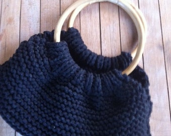 Knitted bag with bamboo handle