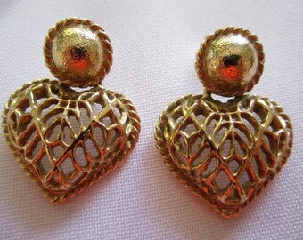 VTG gold tone heart dangle earrings