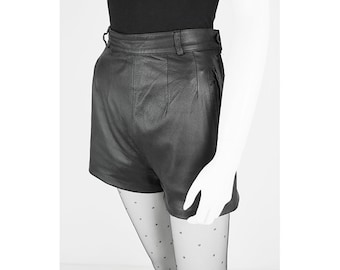 Vintage leather shorts with high waist 38