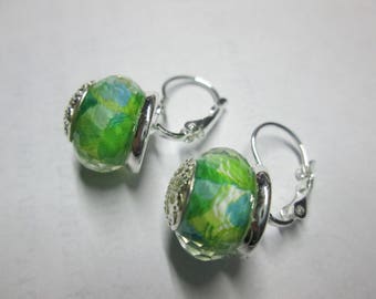 Sleeper earring with a glass bead inlay of flowers