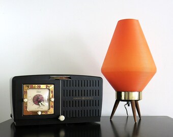 Orange Beehive Table Lamp - Vintage Plastic and Wood Tripod Atomic Beehive Lamp - Mid Century TV Lamp - Tiki Tripod Beehive Spaceship Light