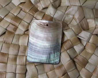 Black lip rectangle shaped pendant