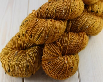 Hand - dyed skeins Fingering - superwash Merino Wool and Nylon NEP. - 100 g / 400 m - saffron