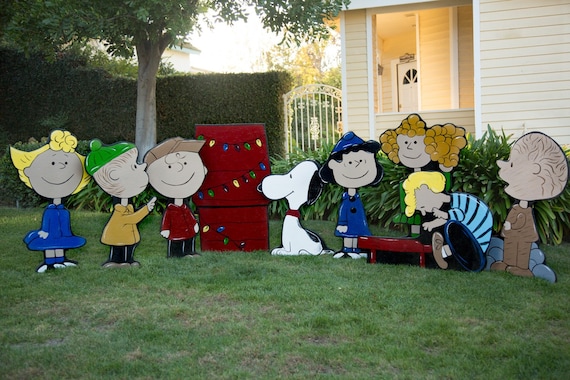 plywood christmas lawn decorations www indiepedia org peanuts christmas display