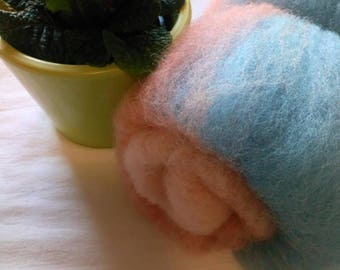 Colourful batt made of 100% of Suffolkschaf wool from the spinning or felting in 50g batts