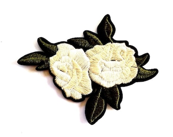White Roses in Bloom Iron on Patch, White Rose Patch, Rose Appliqué, White Flower Patch, 8cm Wide