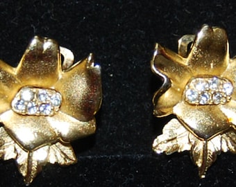 signed richelieu earrings