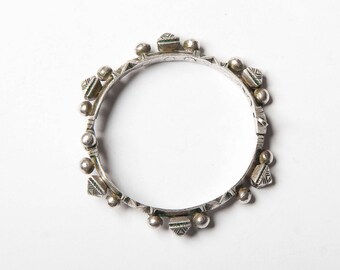 Solid silver Mauritanian African knobby bangle with hinge