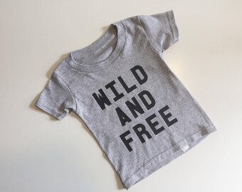 Les enfants coton Tee « WILD AND FREE »