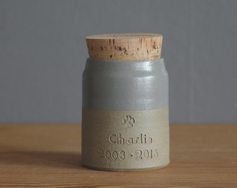 custom urn with cork lid. urn for pet ashes or human ashes. custom color, name and date personalized urn. Sand, grey.