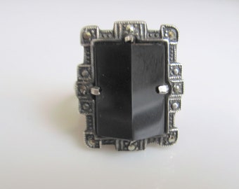 Sterling Silver Art Deco Marcasite Ring with Wedge-Shaped Onyx Black Stone Size 7.75