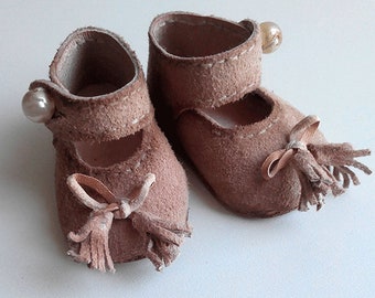 Shoes for a doll or a bear. Natural suede. Leather outsole. A fastener is an antique glass bead. length 4 cm, width 2 cm. handmade.