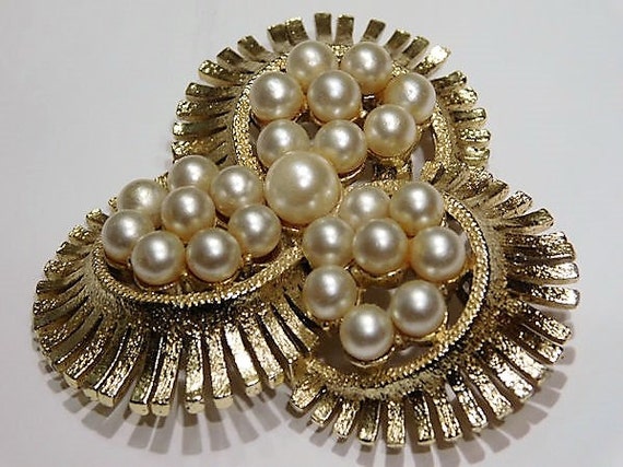 Vintage Faux Pearl Brooch