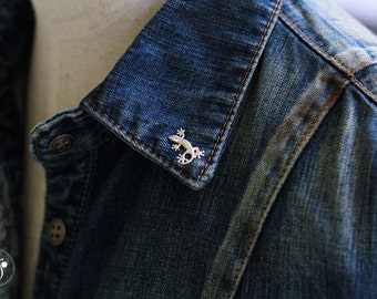 Small Gecko tie tack lapel pin