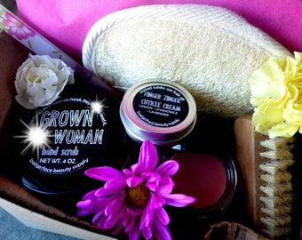 Gift for Gardener. All-natural. Gardener Gifts. Skin care. Garden Gift Basket. Unique Gardener gift. Hand Scrub. Hand Balm. Outdoor & Garden