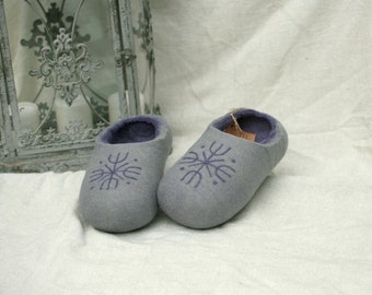 Violet felt slippers with snowflake decors, handmade wool slippers