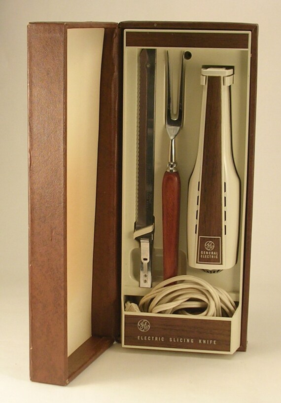 General Electric Electric Knife Set with Fork Wall Mount