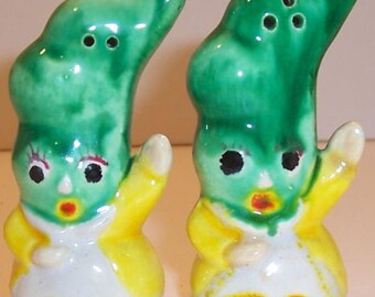 Made in Japan Peapod People Salt & Pepper Shakers - Excellent Condition