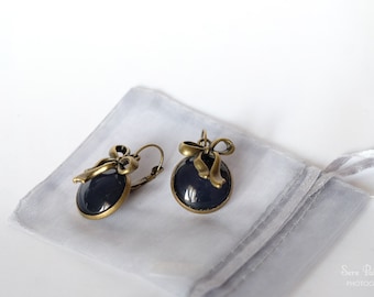 Earwire earrings Vintage style bronze bow-black