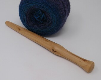 Nostepinne. Hand turned wool winder.