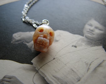 Human Skull Pearl necklace - Macabre - Pearl necklace - Sterling silver
