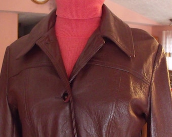 SALE Leather by New England Sports Wear Co vintage leather women jacket size P8 see the measurements.gift