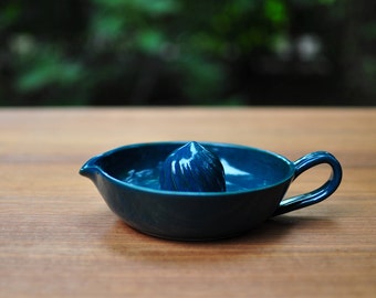 Ceramic Citrus Juicer / Dark Teal
