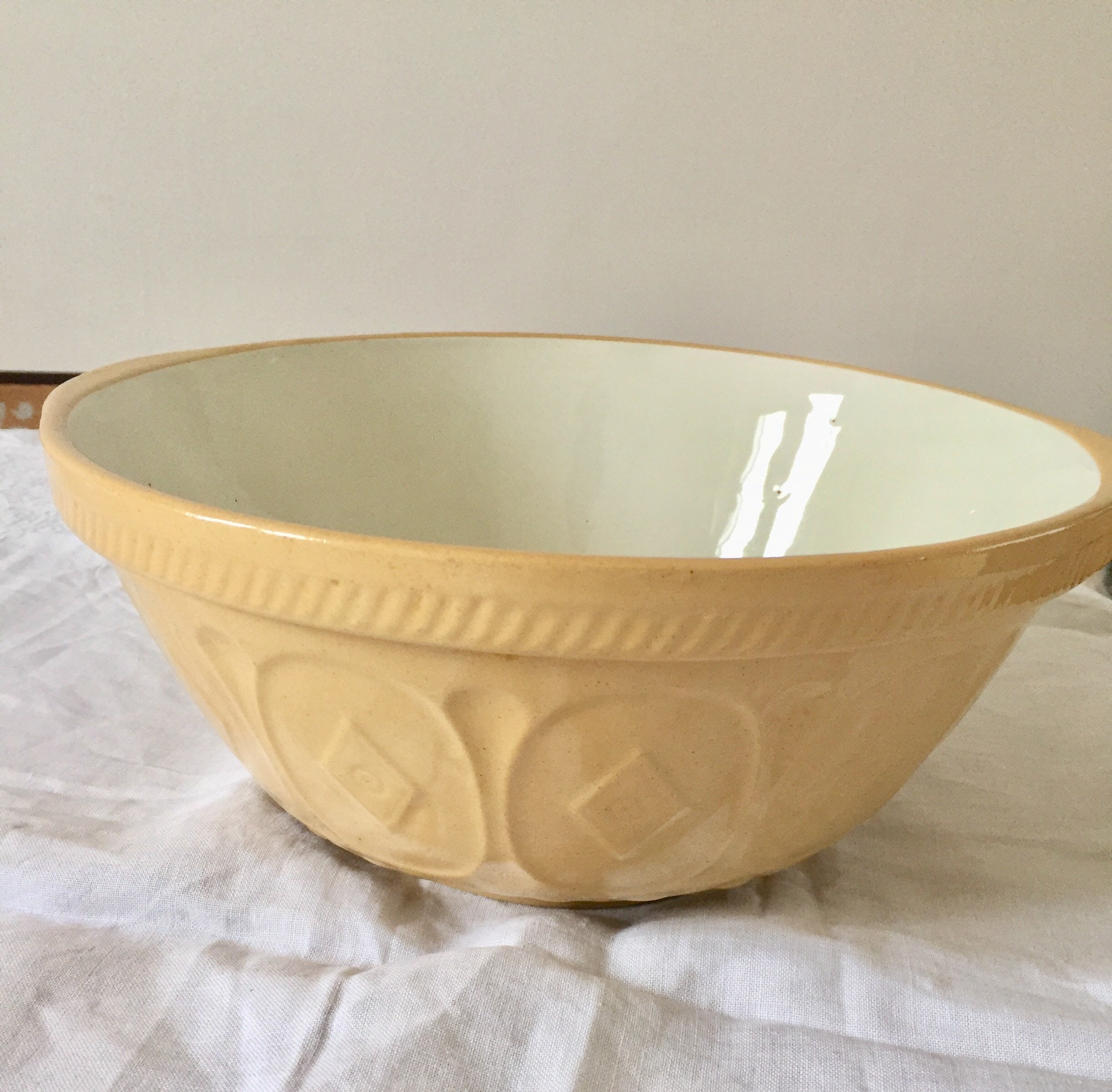 T&G Green Co gripstand mixing bowl. 1930\'s T&G Green Co gripstand mixing bowl. 1930\'s