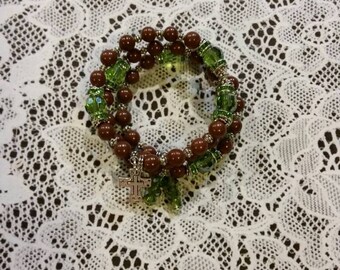 Lutheran rosary bracelet, Lutheran prayer bracelet, memory wire bracelet, wrap bracelet, brown clay beads, reversible cross, green glass