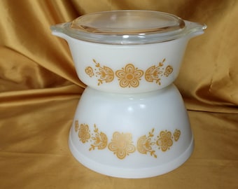 2 Vintage Pyrex Butterfly Gold Cinderella Bake-Serve-Store Casserole With LID 1 1/2 PT Mixing Bowl 1 1/2 QT 472 402 *eb