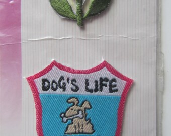 Set of 2 self adhesive baby representing a Tulip and shield