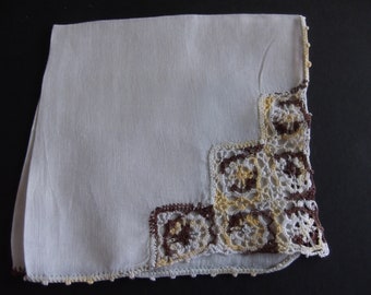 Hankie Sweet Handmade Ivory Hankie with Beautiful Edging Vintage Collectible Estate Sale 1950's