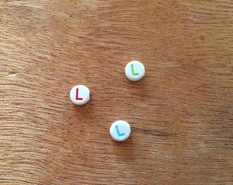 10 pearls letter "L" round acrylic 7 mm