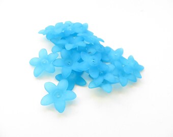 20 star 17mm sky blue lucite flower beads