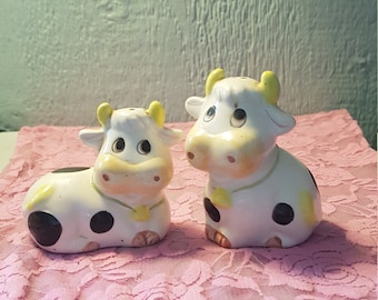 Cow salt and pepper shakers