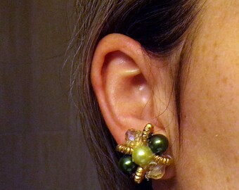 unsigned GREEN CLIP EARRINGS 1960's 60's cluster bead