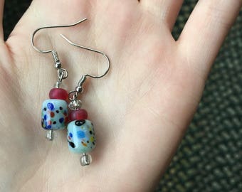 Confetti earrings with red accents
