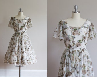 1950's Chiffon Floral Dress / Flutter Sleeves / M